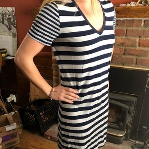 Icebreaker short sleeve V neck dress